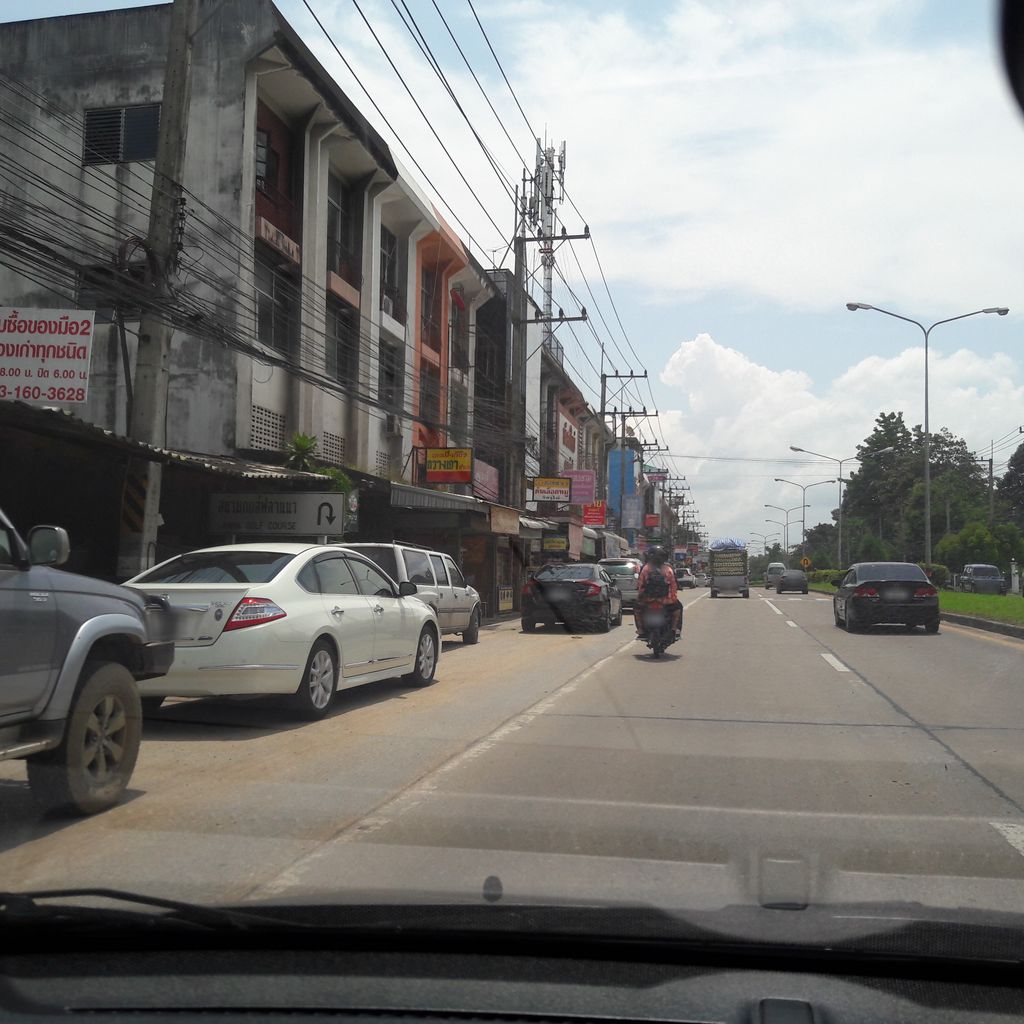 ภาพถนนตรงที่ ออโตคลิก ตั้งอยู่ ถ่ายโดย superbate พ.ศ. 2561 (2018) · A street-level view of where ออโตคลิก · Otokhlik stands, by superbate in 2561 (2018)