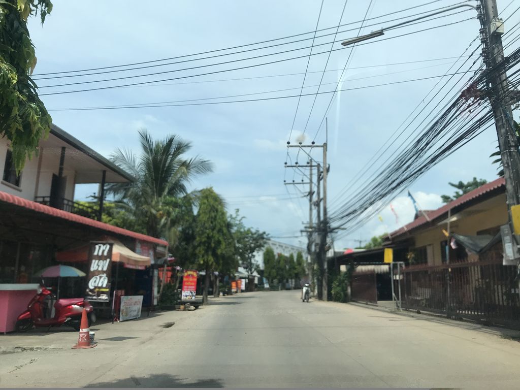 ภาพถนนตรงที่ บ้านหนองไคร้หลวง เชียงใหม่ ตั้งอยู่ ถ่ายโดย prasert พ.ศ. 2561 (2018) · A street-level view of where บ้านหนองไคร้หลวง เชียงใหม่ · Ban Nong Khai Luang Chiang Mai stands, by prasert in 2561 (2018)