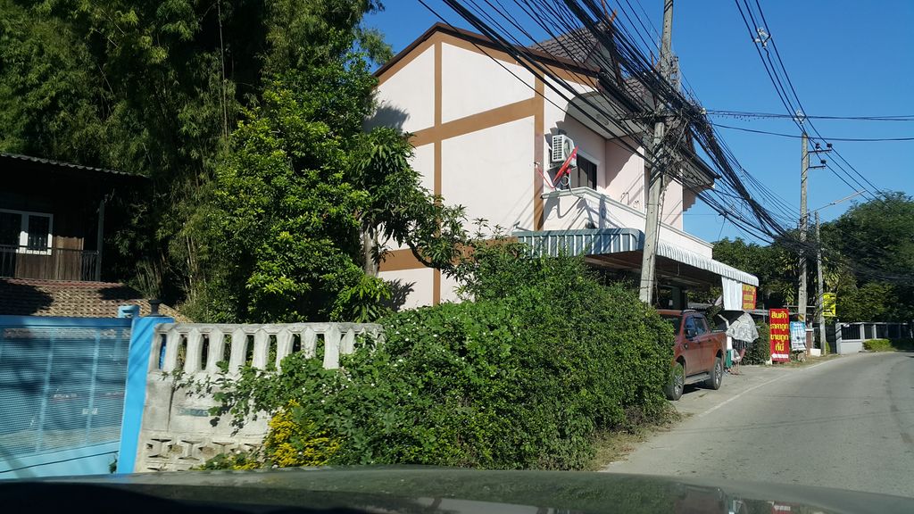 ภาพถนนตรงที่ Goodnight tattoo studio ตั้งอยู่ ถ่ายโดย jrcarlsen พ.ศ. 2559 (2016) · A street-level view of where Goodnight tattoo studio stands, by jrcarlsen in 2559 (2016)