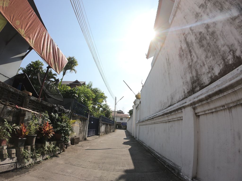 ภาพถนนตรงที่ Hug Adventure Tour ตั้งอยู่ ถ่ายโดย chanuwath_grab พ.ศ. 2562 (2019) · A street-level view of where Hug Adventure Tour stands, by chanuwath_grab in 2562 (2019)