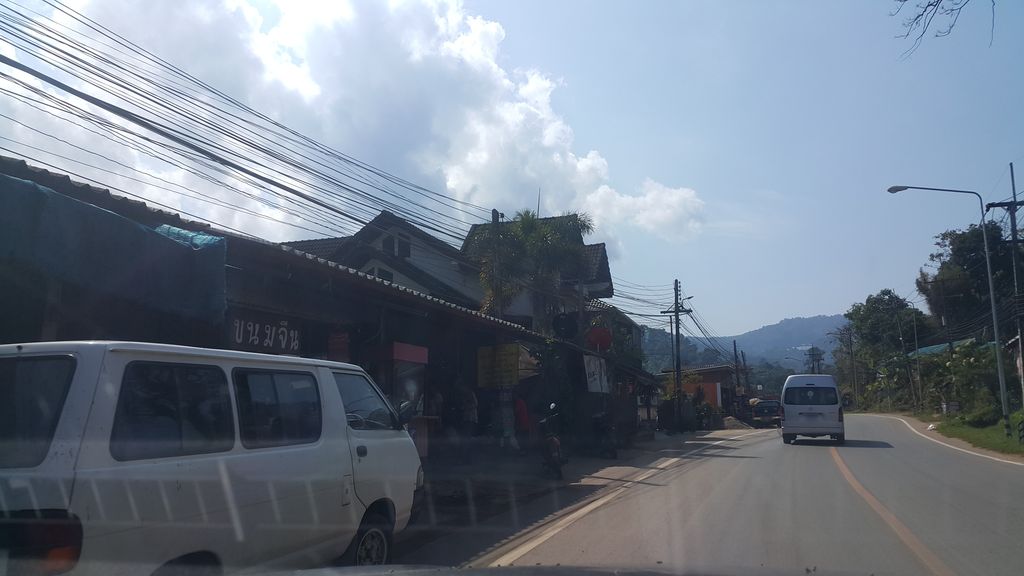 ภาพถนนตรงที่ โรงเรียนบ้านโป่งแยงนอก ตั้งอยู่ ถ่ายโดย jrcarlsen พ.ศ. 2562 (2019) · A street-level view of where โรงเรียนบ้านโป่งแยงนอก · Ban Pong Yaeng Nok School stands, by jrcarlsen in 2562 (2019)