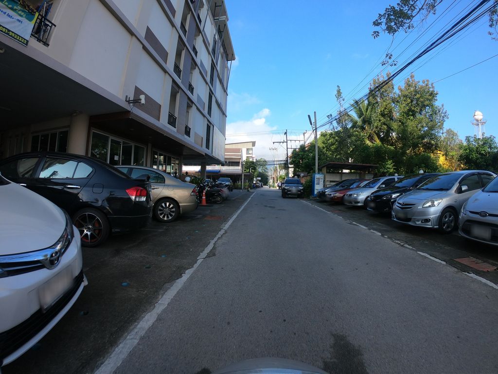 ภาพถนนตรงที่ Chokpermpoon.cnx ตั้งอยู่ ถ่ายโดย chanuwath_grab พ.ศ. 2562 (2019) · A street-level view of where Chokpermpoon.cnx stands, by chanuwath_grab in 2562 (2019)