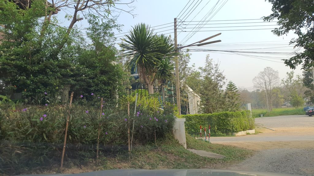 ภาพถนนตรงที่ ขนมระรื่น for Akantuka ตั้งอยู่ ถ่ายโดย jrcarlsen พ.ศ. 2565 (2022) · A street-level view of where ขนมระรื่น for Akantuka stands, by jrcarlsen in 2565 (2022)