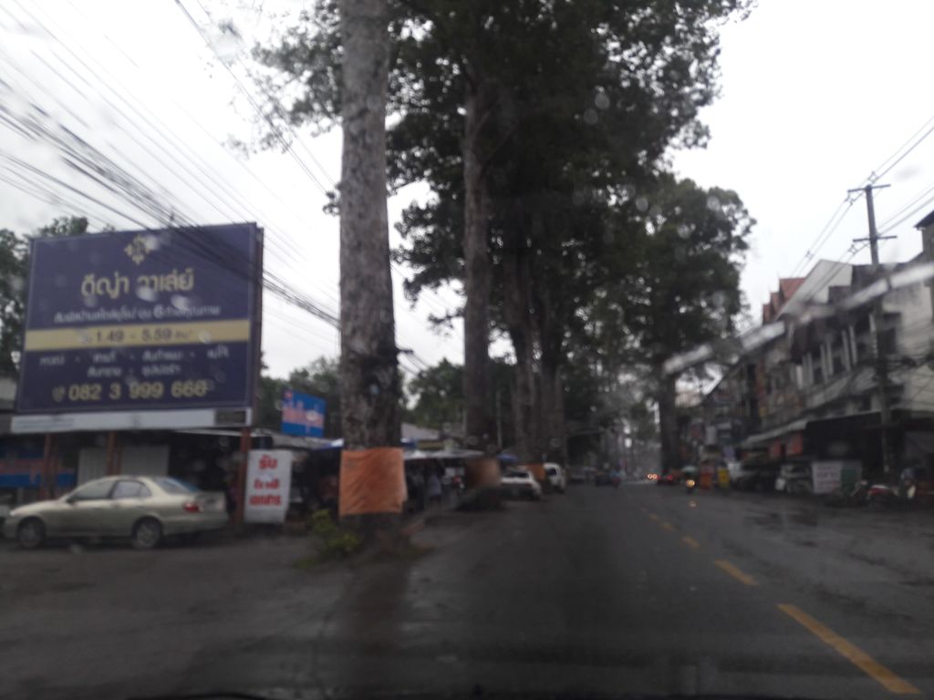 ภาพถนนตรงที่ คาเฟ่เด็ก วาฟเฟิล ตั้งอยู่ ถ่ายโดย superbate พ.ศ. 2561 (2018) · A street-level view of where คาเฟ่เด็ก วาฟเฟิล · Café Dek Waffle stands, by superbate in 2561 (2018)