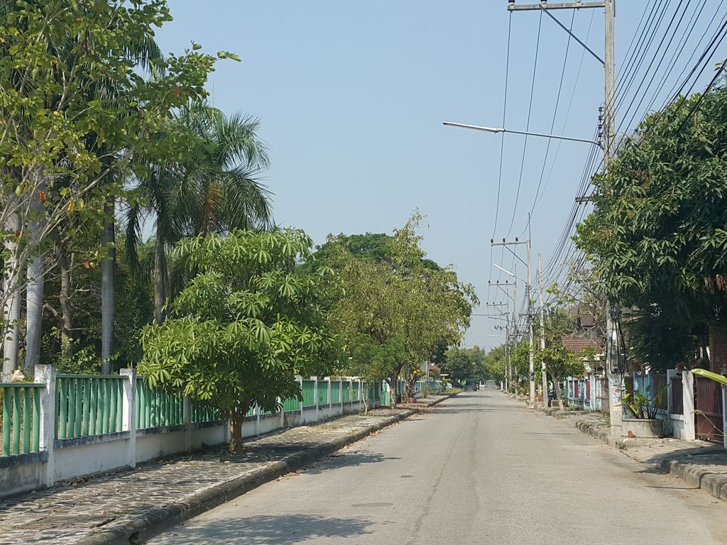 ภาพถนนตรงที่ The1966cafe ตั้งอยู่ ถ่ายโดย jrcarlsen พ.ศ. 2559 (2016) · A street-level view of where The1966cafe stands, by jrcarlsen in 2559 (2016)
