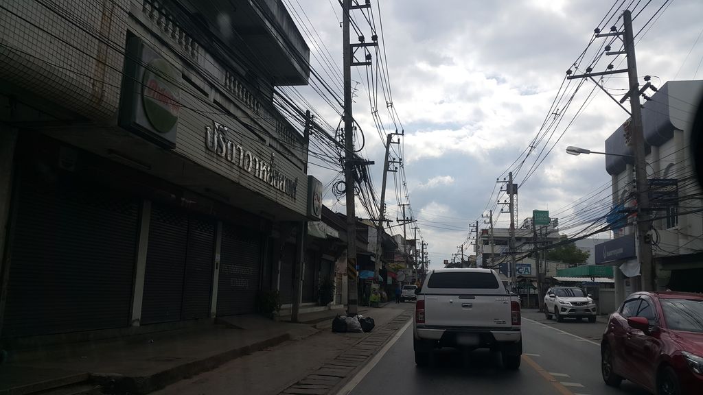 ภาพถนนตรงที่ ปรีดาอาหลั่ยยนต์ ตั้งอยู่ ถ่ายโดย jrcarlsen พ.ศ. 2561 (2018) · A street-level view of where ปรีดาอาหลั่ยยนต์ · Prida Alai Yon stands, by jrcarlsen in 2561 (2018)