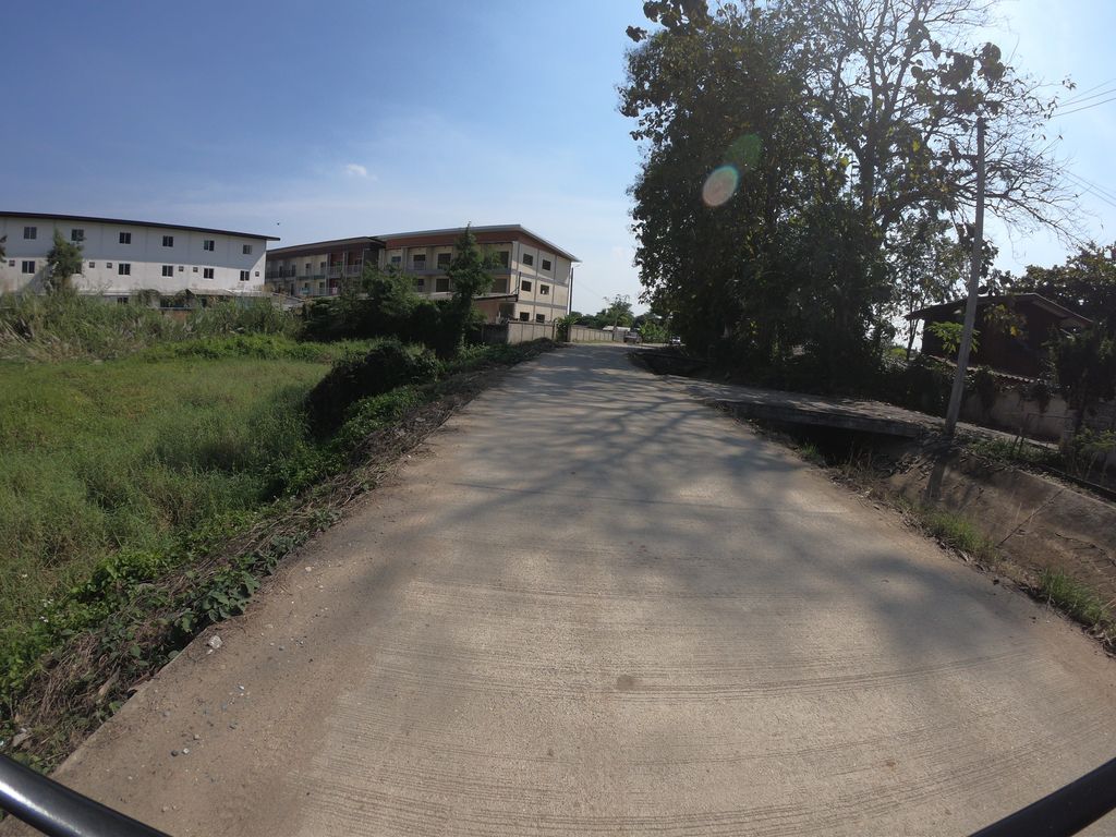 ภาพถนนตรงที่ Smile fern cafe ตั้งอยู่ ถ่ายโดย chanuwath_grab พ.ศ. 2562 (2019) · A street-level view of where Smile fern cafe stands, by chanuwath_grab in 2562 (2019)