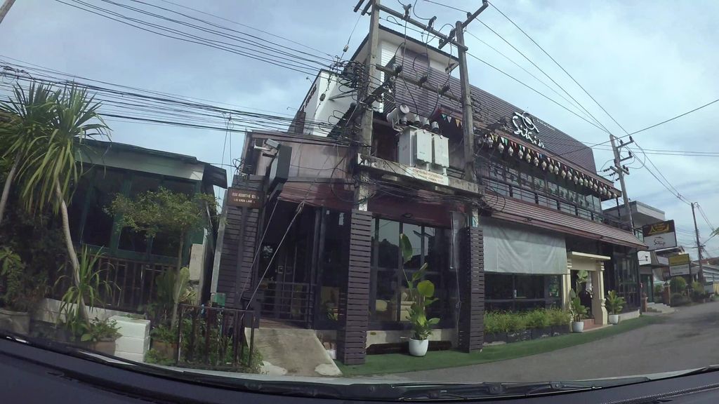 ภาพถนนตรงที่ Goodthaitea ตั้งอยู่ ถ่ายโดย kaart_3 พ.ศ. 2562 (2019) · A street-level view of where Goodthaitea stands, by kaart_3 in 2562 (2019)