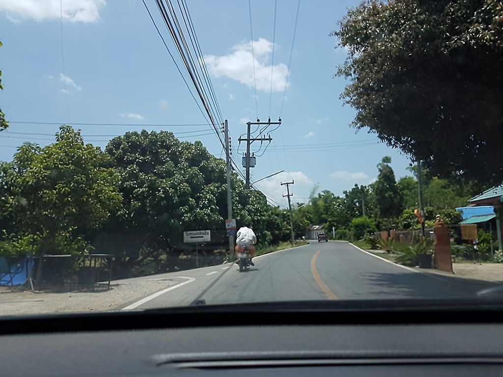 ภาพถนนตรงที่ อู่ช่างเบิ้ม เชียงใหม่ ตั้งอยู่ ถ่ายโดย ekkarin พ.ศ. 2561 (2018) · A street-level view of where อู่ช่างเบิ้ม เชียงใหม่ · Uchangboem Chiang Mai stands, by ekkarin in 2561 (2018)