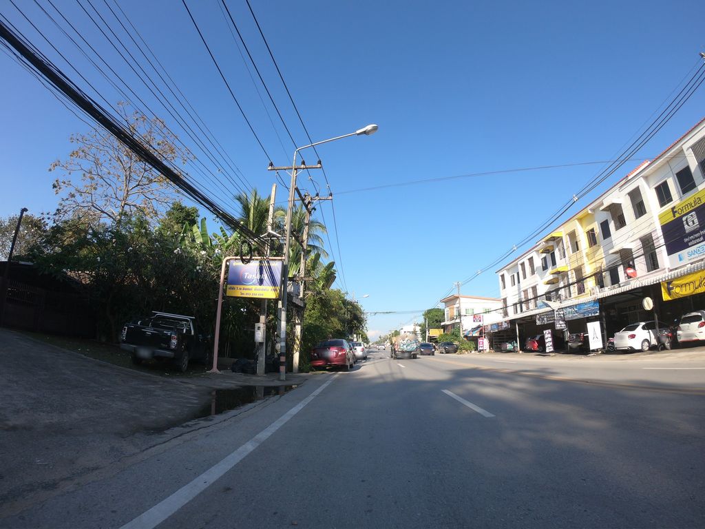 ภาพถนนตรงที่ โคตรหมูชาบูหมูกระทะ ตั้งอยู่ ถ่ายโดย chanuwath_grab พ.ศ. 2562 (2019) · A street-level view of where โคตรหมูชาบูหมูกระทะ · Khot Mu Shabu Mukratha stands, by chanuwath_grab in 2562 (2019)