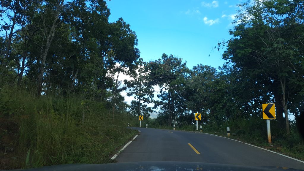 ภาพถนนตรงที่ อาราแต ซาลอน & บิวตี้ ตั้งอยู่ ถ่ายโดย jrcarlsen พ.ศ. 2562 (2019) · A street-level view of where อาราแต ซาลอน & บิวตี้ · Aratae Salon & Beauty stands, by jrcarlsen in 2562 (2019)