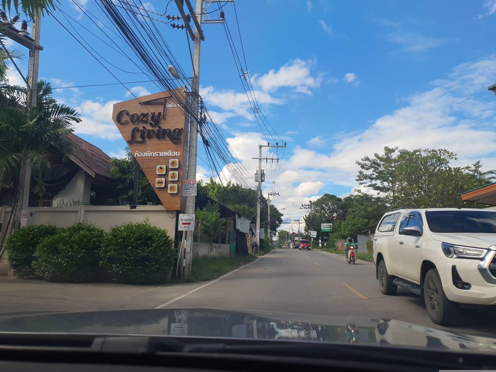 ภาพถนนตรงที่ เจี๊ยบ หมูหัน วัวหัน ตั้งอยู่ ถ่ายโดย jrcarlsen พ.ศ. 2566 (2023) · A street-level view of where เจี๊ยบ หมูหัน วัวหัน · Chiap Muhan Wuahan stands, by jrcarlsen in 2566 (2023)