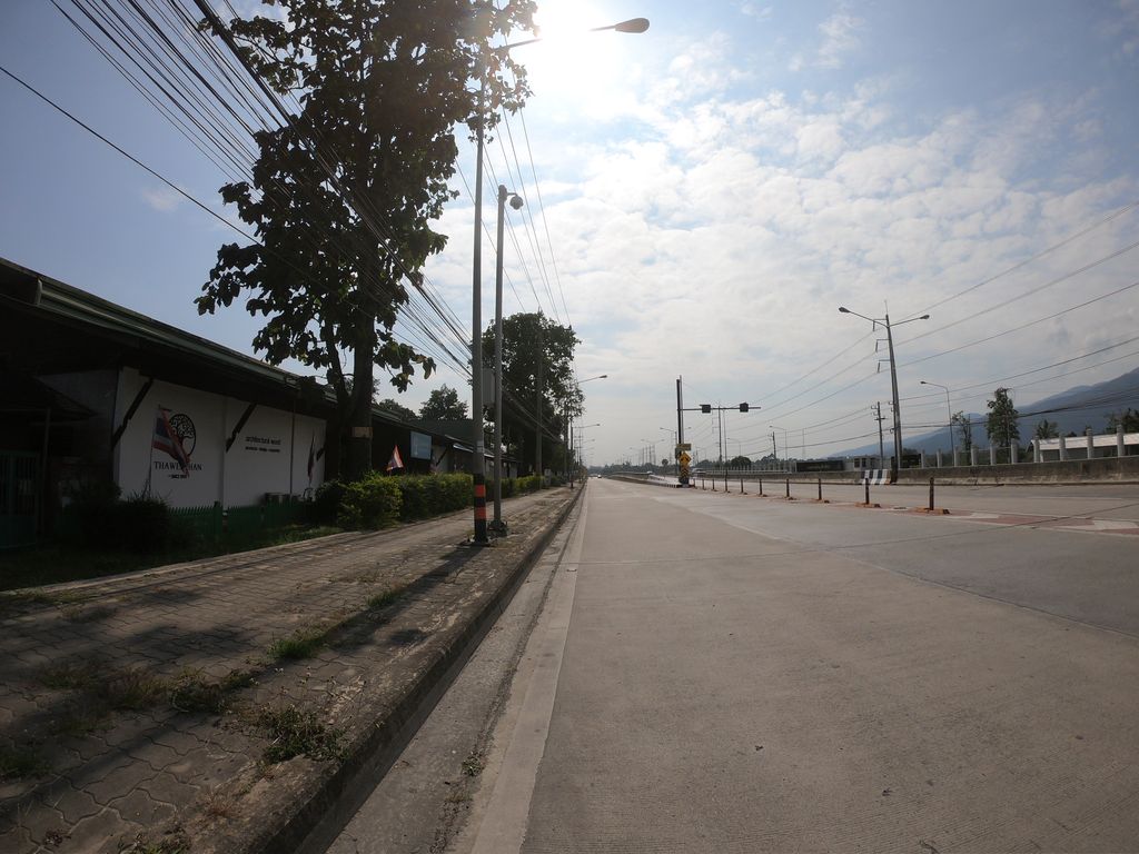 ภาพถนนตรงที่ Thaweephan Wood Products ตั้งอยู่ ถ่ายโดย chanuwath_grab พ.ศ. 2562 (2019) · A street-level view of where Thaweephan Wood Products stands, by chanuwath_grab in 2562 (2019)