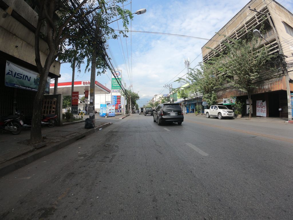 ภาพถนนตรงที่ Late Night Talking Music Bar ตั้งอยู่ ถ่ายโดย chanuwath_grab พ.ศ. 2562 (2019) · A street-level view of where Late Night Talking Music Bar stands, by chanuwath_grab in 2562 (2019)
