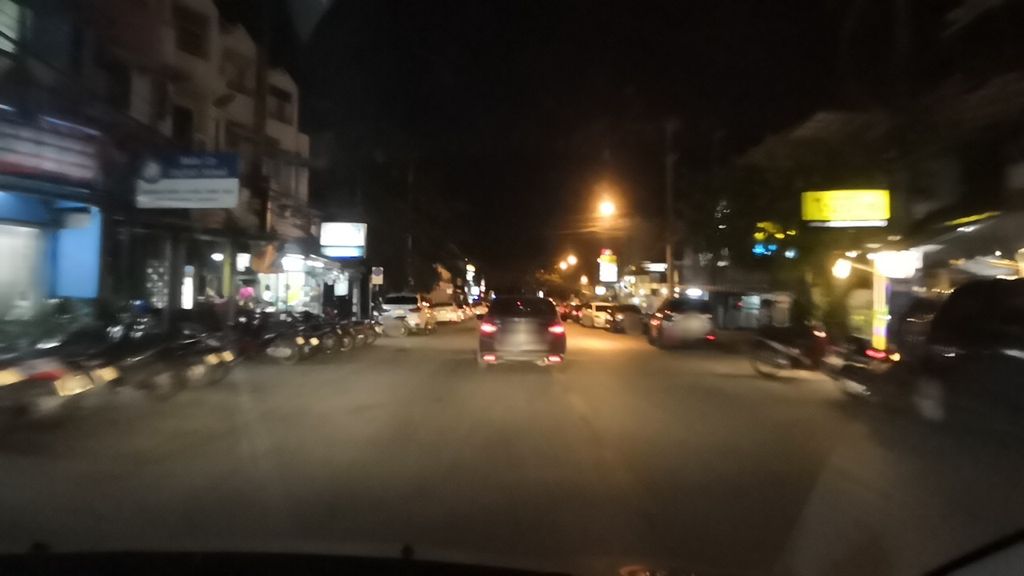 ภาพถนนตรงที่ ล้งเฮง 興隆 บะหมี่เกี๊ยว ก๋วยเตี๋ยว เย็นตาโฟ ตั้งอยู่ ถ่ายโดย charlesano พ.ศ. 2561 (2018) · A street-level view of where ล้งเฮง 興隆 บะหมี่เกี๊ยว ก๋วยเตี๋ยว เย็นตาโฟ · Longheng 興隆 Bamikiao Kuaitiao Yentafo stands, by charlesano in 2561 (2018)