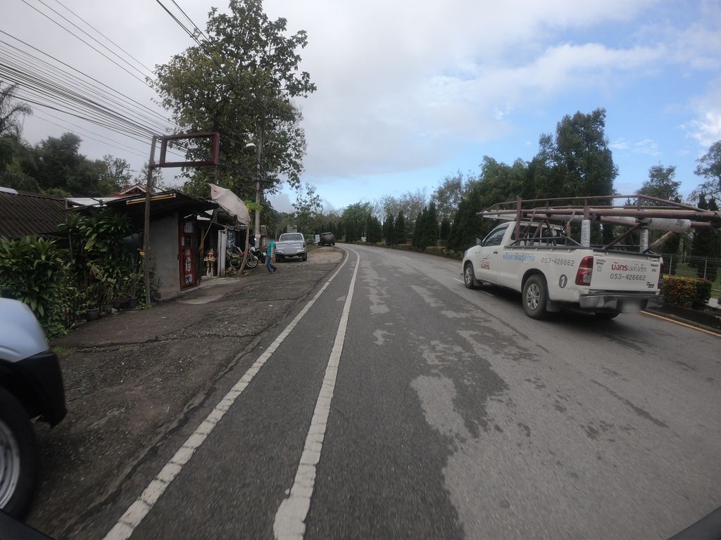 ภาพถนนตรงที่ ที.ที.ยูสคาร์ ตั้งอยู่ ถ่ายโดย chanuwath_grab พ.ศ. 2562 (2019) · A street-level view of where ที.ที.ยูสคาร์ · Thi.thi.yutkha stands, by chanuwath_grab in 2562 (2019)