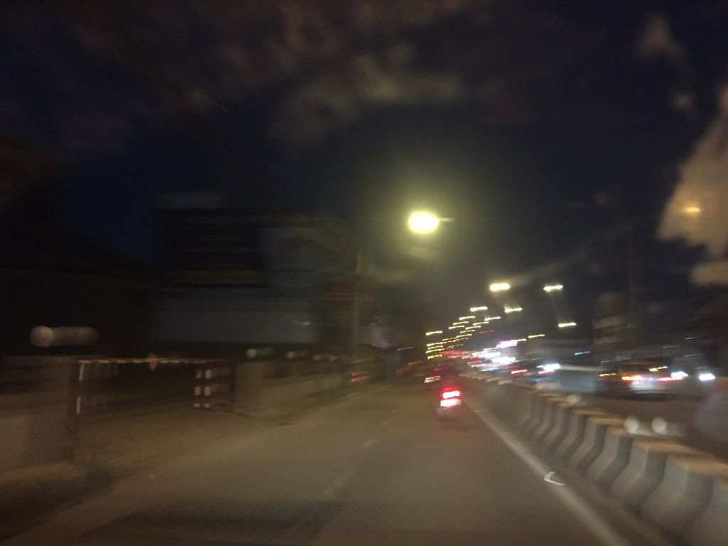 ภาพถนนตรงที่ D Fitness Chiangmai ตั้งอยู่ ถ่ายโดย kyoko พ.ศ. 2561 (2018) · A street-level view of where D Fitness Chiangmai stands, by kyoko in 2561 (2018)