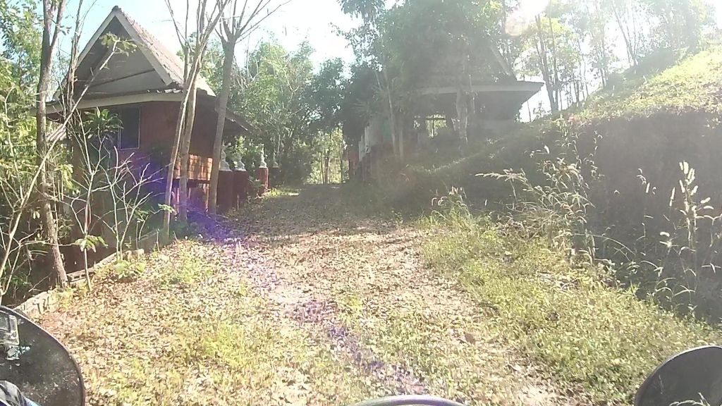 ภาพถนนตรงที่ พุทธอุทยานเฉลิมพระเกียรติวัดป่าธรรมประทีป ตั้งอยู่ ถ่ายโดย julcnx พ.ศ. 2565 (2022) · A street-level view of where พุทธอุทยานเฉลิมพระเกียรติวัดป่าธรรมประทีป · Phuttha Utthayan Chelimphrakianti Wat Pa Tham Prathip stands, by julcnx in 2565 (2022)
