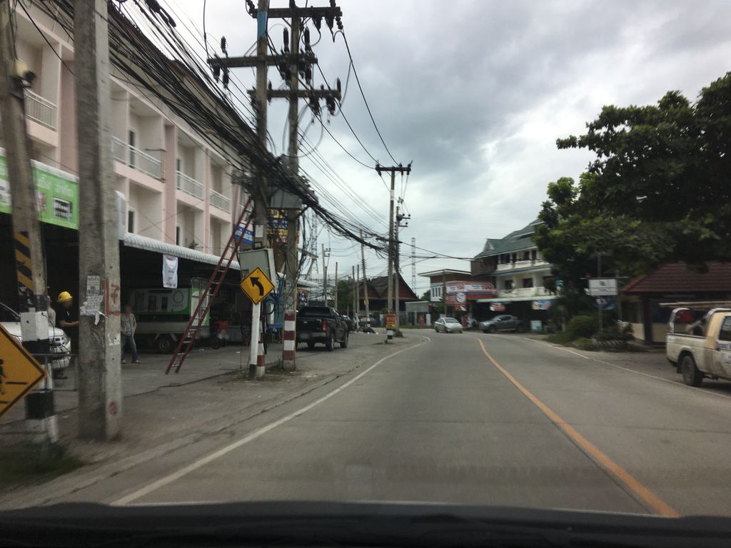 ภาพถนนตรงที่ ฟ้าฮ่าม - กาดขะจาว ตั้งอยู่ ถ่ายโดย wapriz พ.ศ. 2561 (2018) · A street-level view of where ฟ้าฮ่าม - กาดขะจาว · Fa Ham - Kat Khachao stands, by wapriz in 2561 (2018)