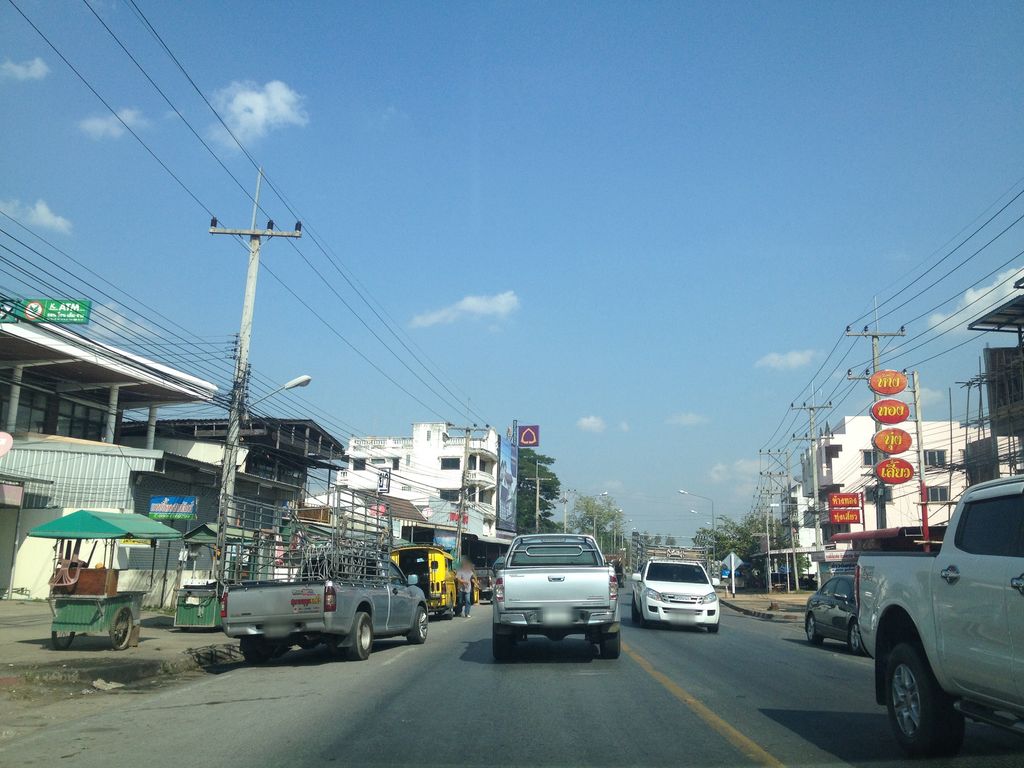 ภาพถนนตรงที่ บ้านทุ่งเสี้ยว อ.สันป่าตอง จ.เชียงใหม่ ตั้งอยู่ ถ่ายโดย jimwatana พ.ศ. 2558 (2015) · A street-level view of where บ้านทุ่งเสี้ยว อ.สันป่าตอง จ.เชียงใหม่ · Ban Thung Siao A.San Pa Tong Cha.Chiang Mai stands, by jimwatana in 2558 (2015)