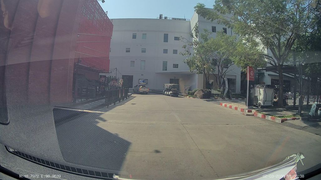 ภาพถนนตรงที่ Tawandang Mahason Chiang Mai ตั้งอยู่ ถ่ายโดย ThailandCambodia พ.ศ. 2569 (2026) · A street-level view of where Tawandang Mahason Chiang Mai stands, by ThailandCambodia in 2569 (2026)