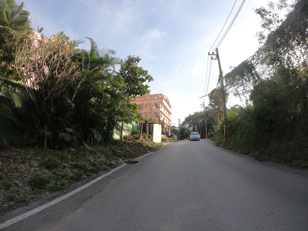 ภาพถนนตรงที่ บ้านสวนล้านนา Baan Suan Lanna Villa ตั้งอยู่ ถ่ายโดย chanuwath_grab พ.ศ. 2562 (2019) · A street-level view of where บ้านสวนล้านนา Baan Suan Lanna Villa stands, by chanuwath_grab in 2562 (2019)