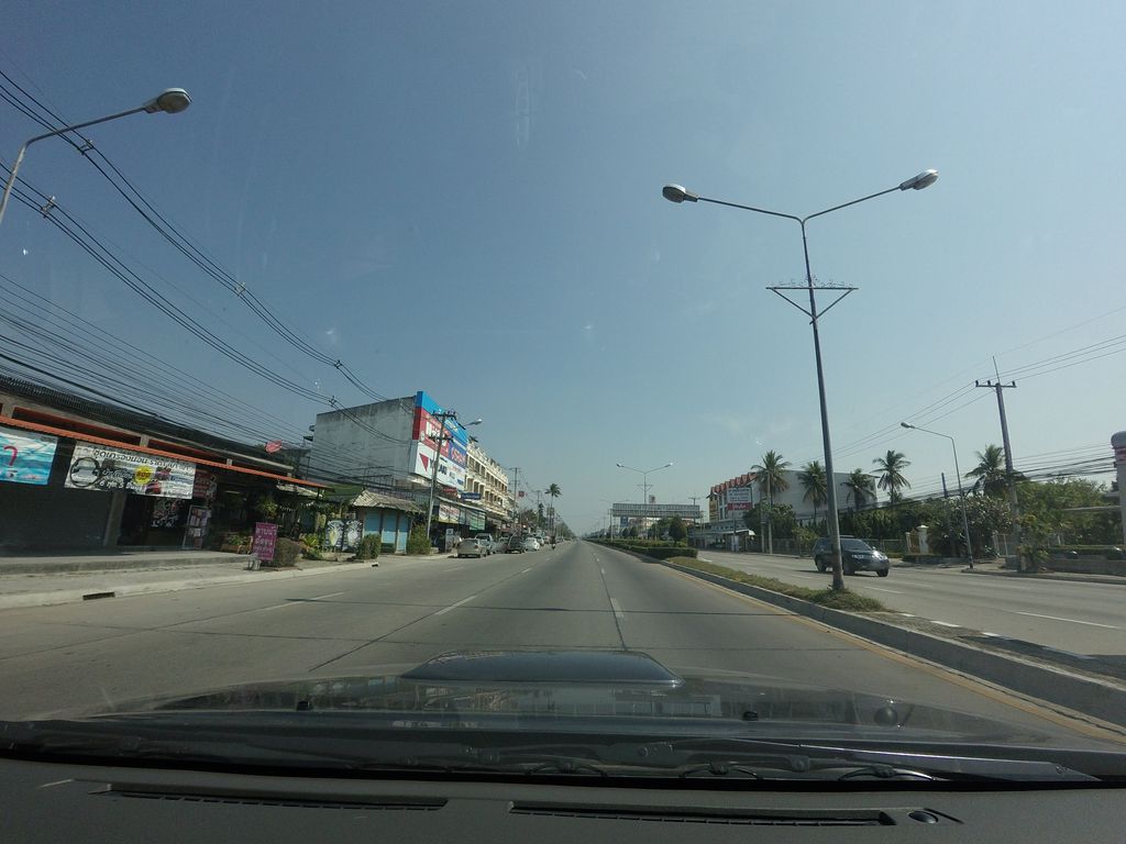 ภาพถนนตรงที่ Move n Mind พิลาทิสสตูดิโอ ตั้งอยู่ ถ่ายโดย mishari พ.ศ. 2559 (2016) · A street-level view of where Move n Mind พิลาทิสสตูดิโอ stands, by mishari in 2559 (2016)