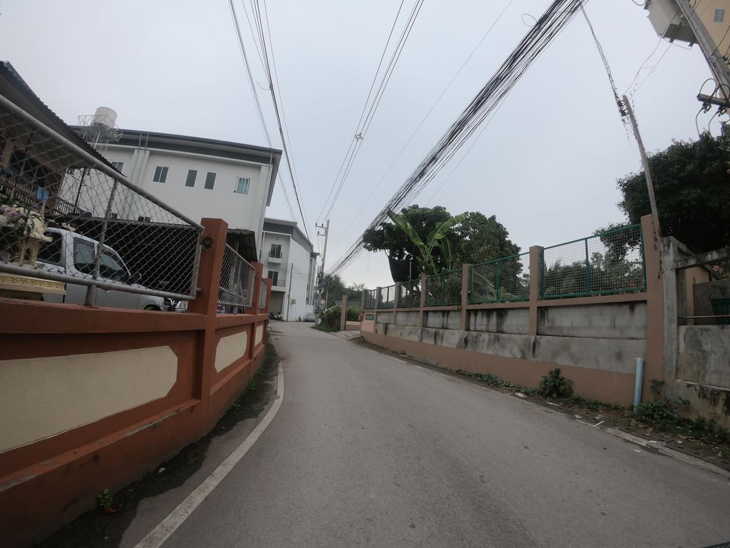 ภาพถนนตรงที่ Rocktown_Roaster ตั้งอยู่ ถ่ายโดย chanuwath_grab พ.ศ. 2562 (2019) · A street-level view of where Rocktown_Roaster stands, by chanuwath_grab in 2562 (2019)