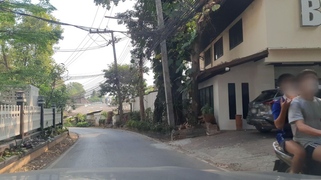 ภาพถนนตรงที่ B2 Ayatana Premier Resort ตั้งอยู่ ถ่ายโดย jrcarlsen พ.ศ. 2566 (2023) · A street-level view of where B2 Ayatana Premier Resort stands, by jrcarlsen in 2566 (2023)