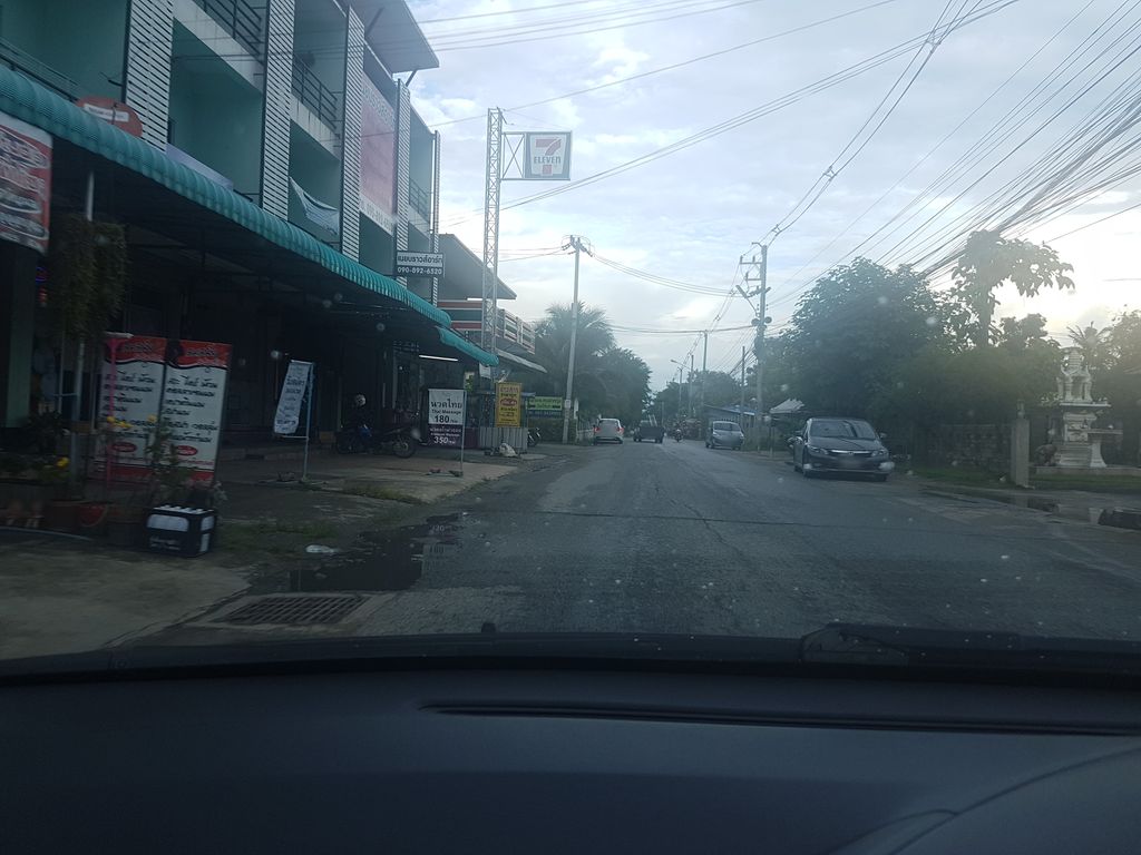 ภาพถนนตรงที่ Old Town Vintage ตั้งอยู่ ถ่ายโดย ekkarin พ.ศ. 2561 (2018) · A street-level view of where Old Town Vintage stands, by ekkarin in 2561 (2018)