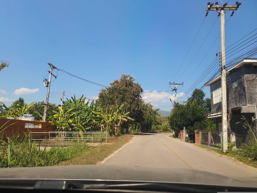 ภาพถนนตรงที่ บริษัท ธารปัญญา จำกัด ตั้งอยู่ ถ่ายโดย jrcarlsen พ.ศ. 2566 (2023) · A street-level view of where บริษัท ธารปัญญา จำกัด · Thanpanya Chamkat Company stands, by jrcarlsen in 2566 (2023)