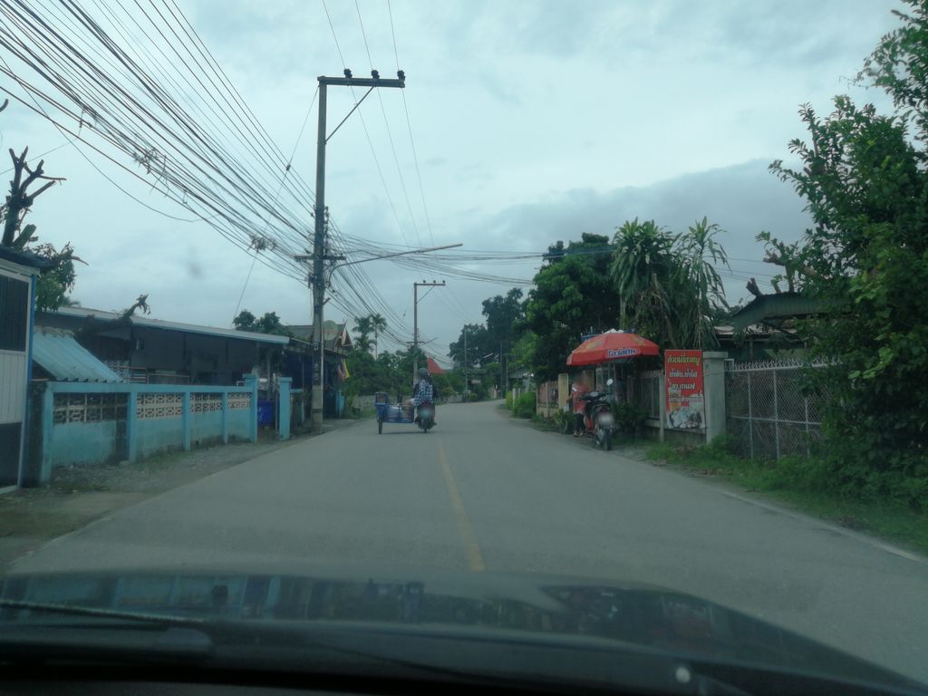 ภาพถนนตรงที่ มาเด้อกาแฟ Specialty Coffee ตั้งอยู่ ถ่ายโดย chanon พ.ศ. 2561 (2018) · A street-level view of where มาเด้อกาแฟ Specialty Coffee stands, by chanon in 2561 (2018)