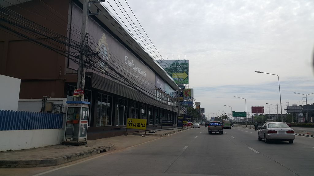 ภาพถนนตรงที่ รับสร้างบ้านเชียงใหม่ บริษัท เฮ้าส์คอมโพเน้นท์ จำกัด ตั้งอยู่ ถ่ายโดย jrcarlsen พ.ศ. 2559 (2016) · A street-level view of where รับสร้างบ้านเชียงใหม่ บริษัท เฮ้าส์คอมโพเน้นท์ จำกัด · Rapsangban Chiang Mai Borisat House Khom Phonen Chamkat stands, by jrcarlsen in 2559 (2016)