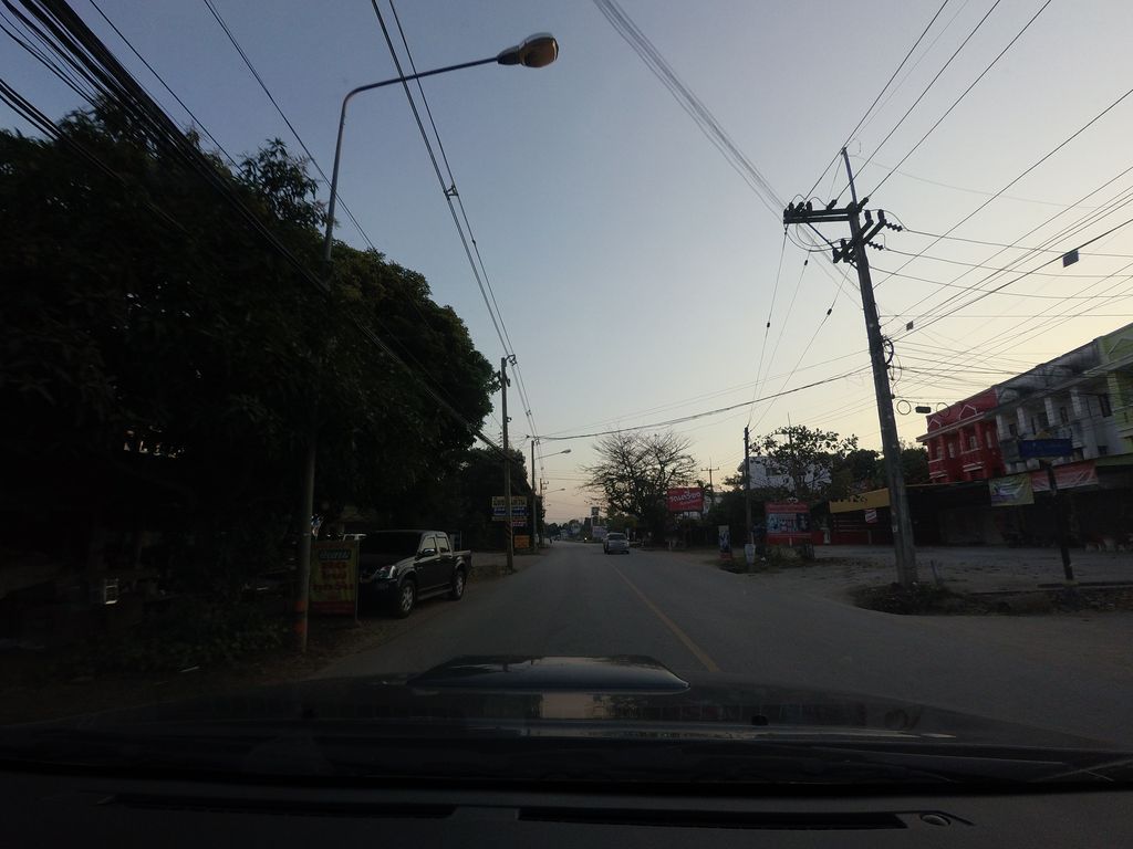 ภาพถนนตรงที่ ล.ต.ต อาหารตามสั่ง ส้มตำ ตั้งอยู่ ถ่ายโดย mishari พ.ศ. 2559 (2016) · A street-level view of where ล.ต.ต อาหารตามสั่ง ส้มตำ · La.ta.ta Ahantamsang Som Tam stands, by mishari in 2559 (2016)