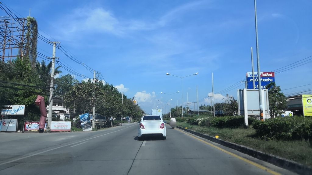 ภาพถนนตรงที่ Chiang Mai Honda Automobile ตั้งอยู่ ถ่ายโดย charlesano พ.ศ. 2561 (2018) · A street-level view of where Chiang Mai Honda Automobile stands, by charlesano in 2561 (2018)