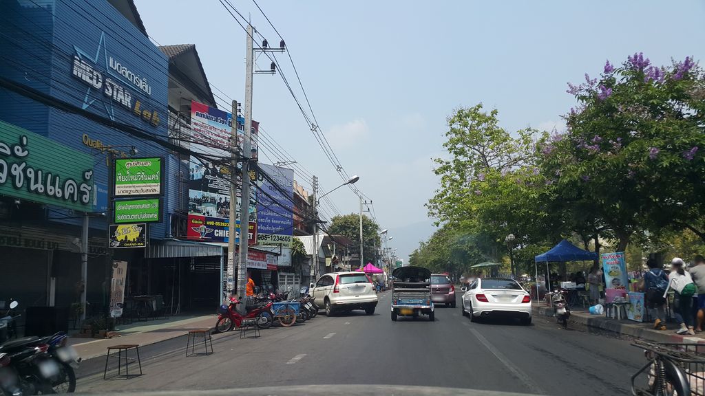 ภาพถนนตรงที่ หมิงยู่ พลาสติก ตั้งอยู่ ถ่ายโดย jrcarlsen พ.ศ. 2560 (2017) · A street-level view of where หมิงยู่ พลาสติก · Mingyu Plastic stands, by jrcarlsen in 2560 (2017)