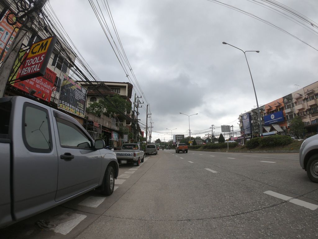 ภาพถนนตรงที่ Jackmarble ตั้งอยู่ ถ่ายโดย chanuwath_grab พ.ศ. 2562 (2019) · A street-level view of where Jackmarble stands, by chanuwath_grab in 2562 (2019)