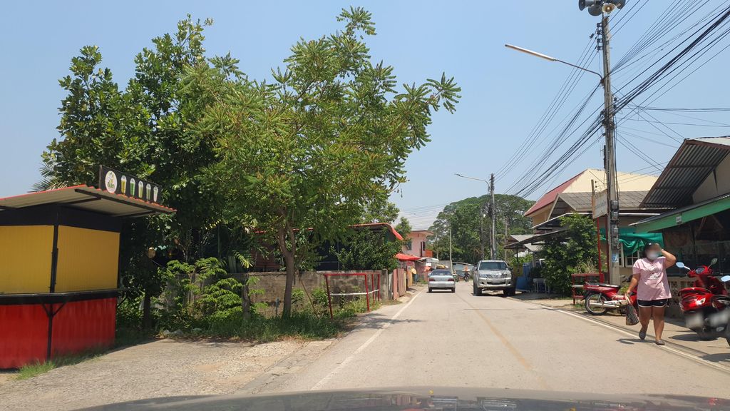 ภาพถนนตรงที่ ตูบกาดอ้ายบอย ตั้งอยู่ ถ่ายโดย jrcarlsen พ.ศ. 2565 (2022) · A street-level view of where ตูบกาดอ้ายบอย · Tup Kat Ai Boi stands, by jrcarlsen in 2565 (2022)
