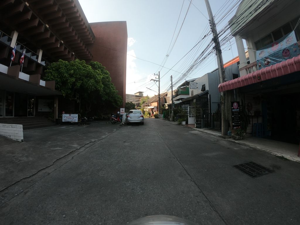 ภาพถนนตรงที่ Booboosikdang ตั้งอยู่ ถ่ายโดย chanuwath_grab พ.ศ. 2562 (2019) · A street-level view of where Booboosikdang stands, by chanuwath_grab in 2562 (2019)