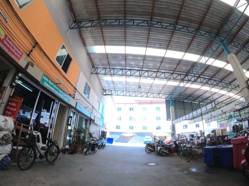 ภาพถนนตรงที่ เวียงพิงค์นวดเพื่อสุขภาพ ตั้งอยู่ ถ่ายโดย chanuwath_grab พ.ศ. 2562 (2019) · A street-level view of where เวียงพิงค์นวดเพื่อสุขภาพ · Wiang Phing Nuat Phueasukphap stands, by chanuwath_grab in 2562 (2019)