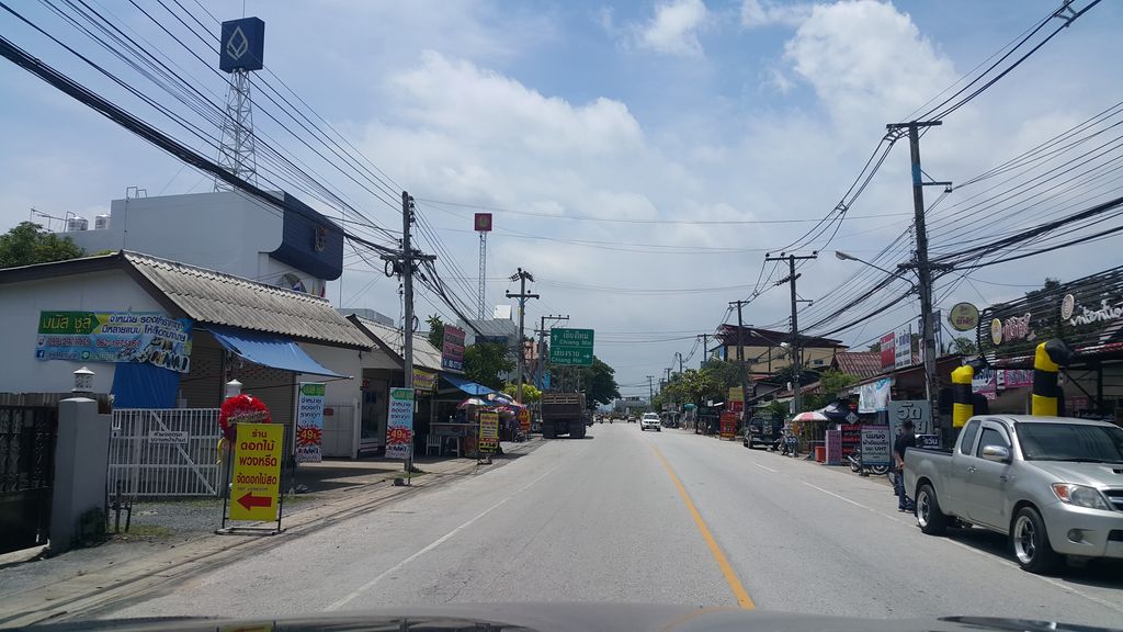 ภาพถนนตรงที่ ร้านอานปลาเผา ตั้งอยู่ ถ่ายโดย jrcarlsen พ.ศ. 2559 (2016) · A street-level view of where ร้านอานปลาเผา · Ran An Plaphao stands, by jrcarlsen in 2559 (2016)
