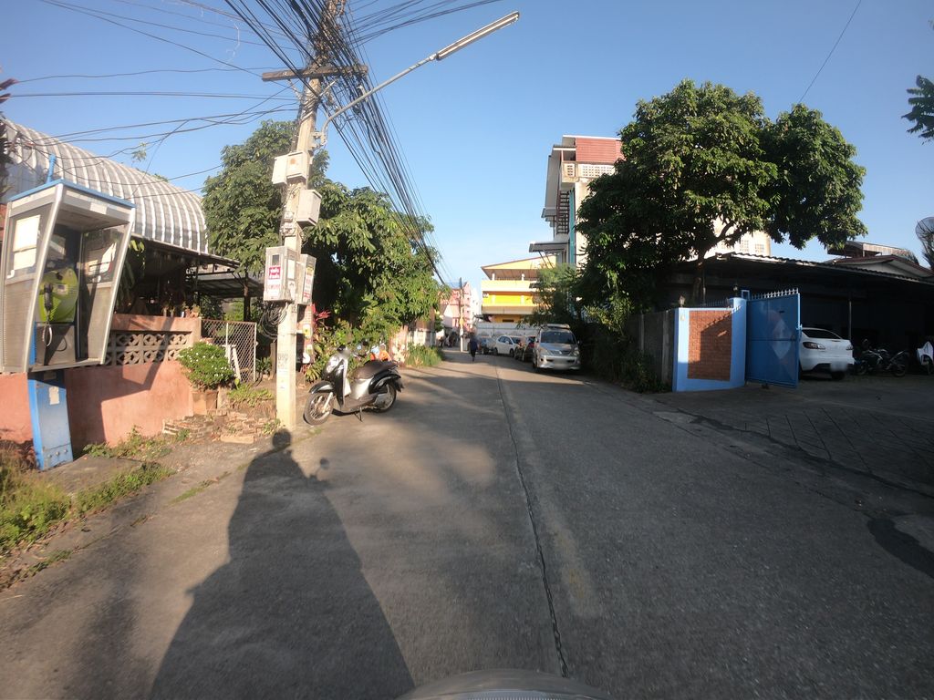 ภาพถนนตรงที่ นมบ้านพี่ปอม - P' Pom House ตั้งอยู่ ถ่ายโดย chanuwath_grab พ.ศ. 2562 (2019) · A street-level view of where นมบ้านพี่ปอม - P' Pom House stands, by chanuwath_grab in 2562 (2019)