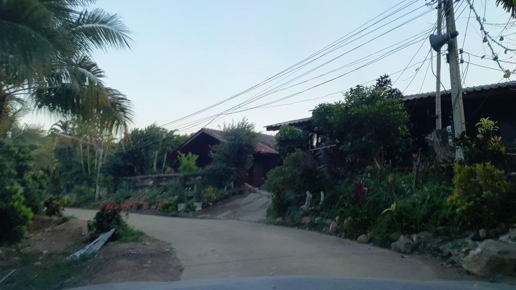 ภาพถนนตรงที่ ป้วนเปี้ยน Adventure and Camping ตั้งอยู่ ถ่ายโดย jrcarlsen พ.ศ. 2565 (2022) · A street-level view of where ป้วนเปี้ยน Adventure and Camping stands, by jrcarlsen in 2565 (2022)