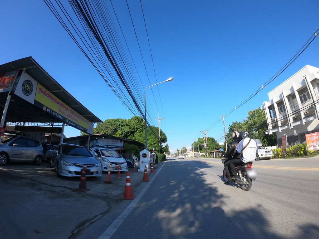 ภาพถนนตรงที่ Mint Auto Plus ตั้งอยู่ ถ่ายโดย chanuwath_grab พ.ศ. 2562 (2019) · A street-level view of where Mint Auto Plus stands, by chanuwath_grab in 2562 (2019)