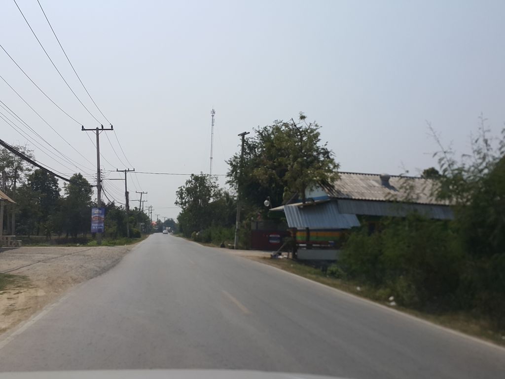 ภาพถนนตรงที่ Flash Home ตั้งอยู่ ถ่ายโดย jrcarlsen พ.ศ. 2558 (2015) · A street-level view of where Flash Home stands, by jrcarlsen in 2558 (2015)