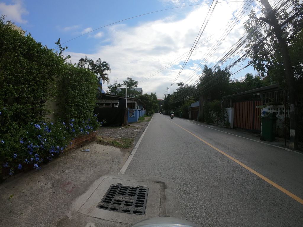 ภาพถนนตรงที่ โนมอร์เทียร์ คอฟฟี่ ตั้งอยู่ ถ่ายโดย chanuwath_grab พ.ศ. 2562 (2019) · A street-level view of where โนมอร์เทียร์ คอฟฟี่ · Nomathia Coffee stands, by chanuwath_grab in 2562 (2019)