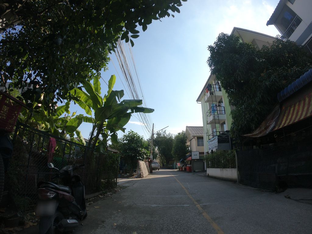 ภาพถนนตรงที่ สามแยกอาหารไทย at Home ตั้งอยู่ ถ่ายโดย chanuwath_grab พ.ศ. 2562 (2019) · A street-level view of where สามแยกอาหารไทย at Home stands, by chanuwath_grab in 2562 (2019)