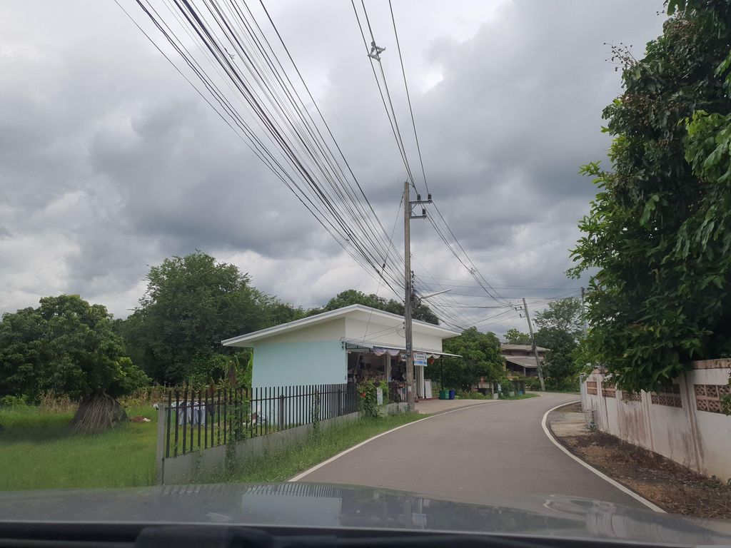 ภาพถนนตรงที่ ร้านใจแก้ว Jaiikeaw ตั้งอยู่ ถ่ายโดย jrcarlsen พ.ศ. 2566 (2023) · A street-level view of where ร้านใจแก้ว Jaiikeaw stands, by jrcarlsen in 2566 (2023)
