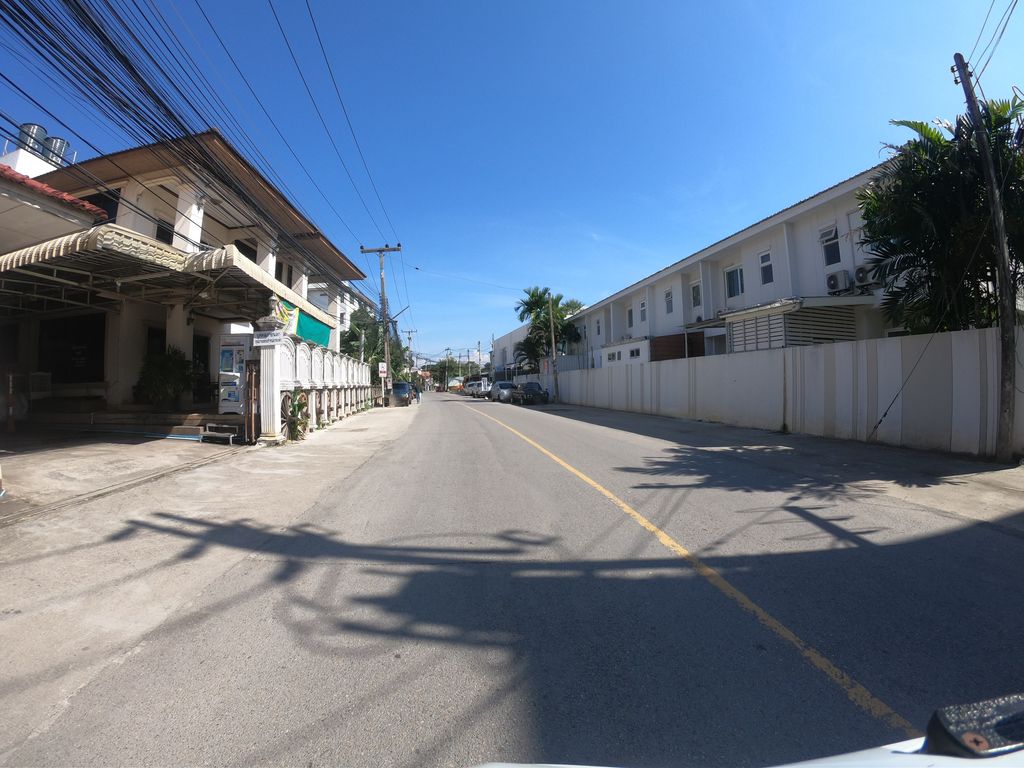 ภาพถนนตรงที่ The Urbana+2 ตั้งอยู่ ถ่ายโดย chanuwath_grab พ.ศ. 2562 (2019) · A street-level view of where The Urbana+2 stands, by chanuwath_grab in 2562 (2019)