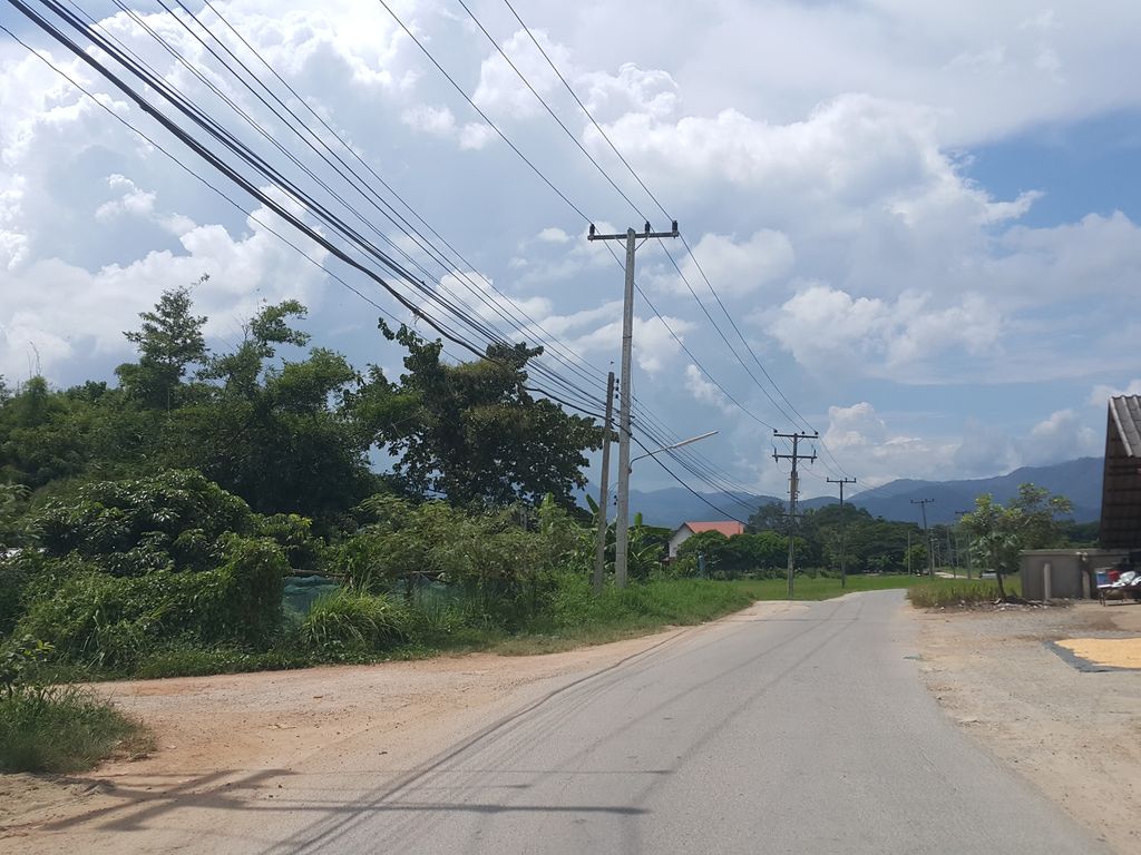 ภาพถนนตรงที่ อู่เชษฐ์ยานยนต์ ตั้งอยู่ ถ่ายโดย jrcarlsen พ.ศ. 2558 (2015) · A street-level view of where อู่เชษฐ์ยานยนต์ · U Chet Yanyon stands, by jrcarlsen in 2558 (2015)